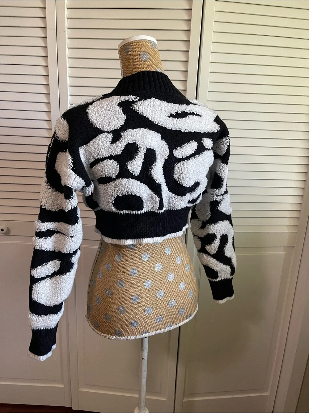 Daisy Crop button down long sleeve sweater, black and white size small - Picture 4 of 6